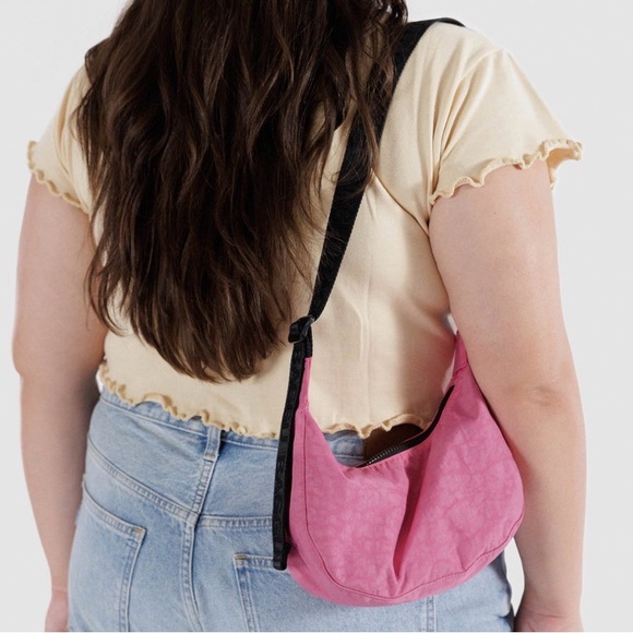 baggu small crescent (azalea pink)! - Picture 4 of 6